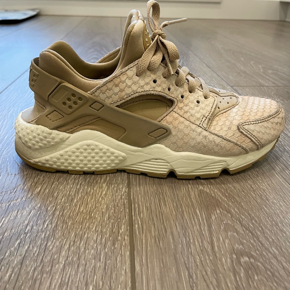 Nike Air Huarache Snake Print Sneakers Size 8.5